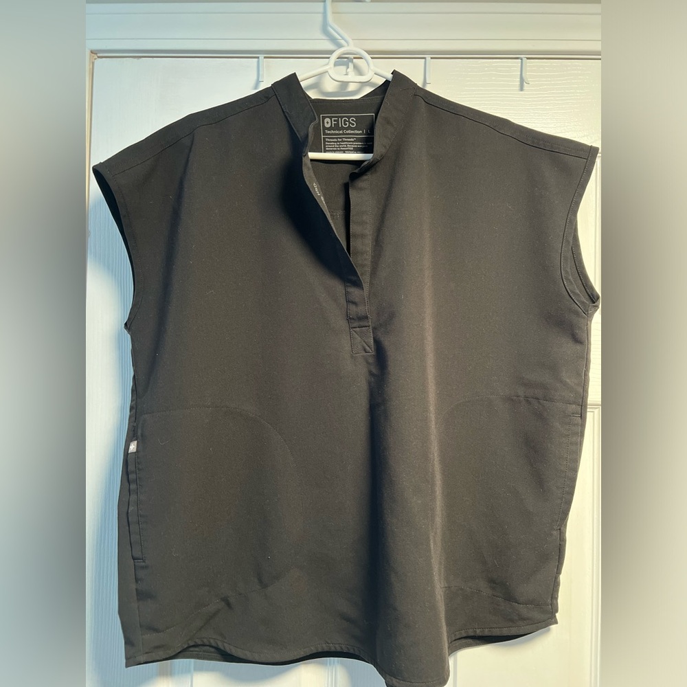 Figs Raefaela Oversized Scrub Top- Black